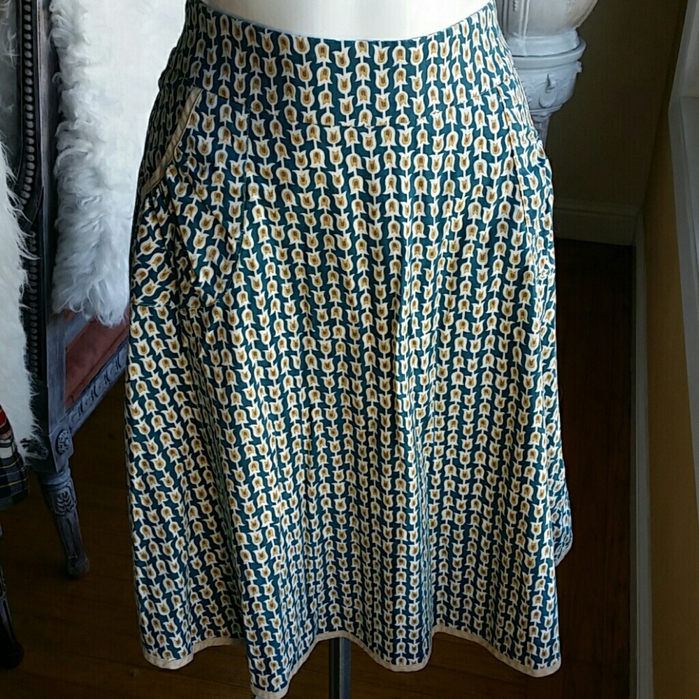 Violet floral print skirt size Medium